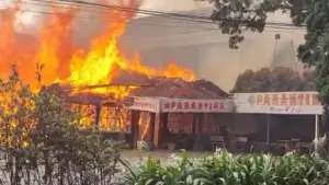 Parantina Resto & Cafe di Jalur Lingsel Sukabumi yang terbakar hebat. (Sumber: Istimewa)