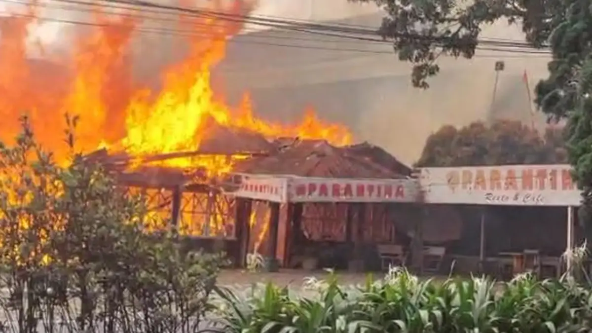 Parantina Resto & Cafe di Jalur Lingsel Sukabumi Ludes Terbakar, Warga Dengar Suara Ledakan