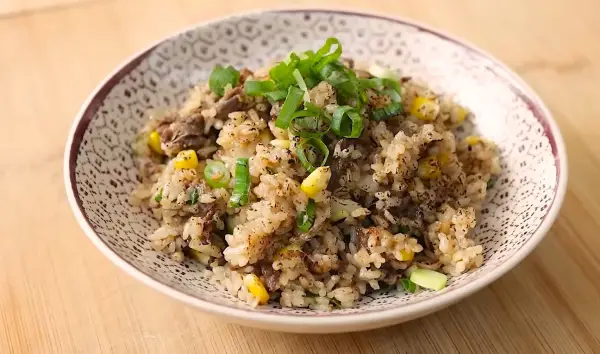 Resep Beef Pepper Rice, Menu Sarapan Praktis yang Dimasak Pakai Rice Cooker (Sumber : Youtube | Devina Hermawan)