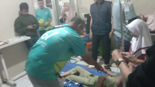 Kondisi terkini di Puskesmas Simpenan, Kabupaten Sukabumi, Pasien Keracunan MBG terus berdatangan. Rabu (28/1/2026) malam. (Sumber: Istimewa)