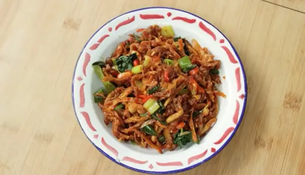 Resep Tumis Jamur Kemangi Pedas, Menu Simple yang Bikin Ketagihan (Sumber : Youtube | Devina Hermawan)