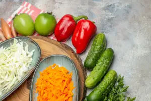 Ilustrasi Sayuran Pilihan yang Baik untuk Menjaga Kesehatan Ginjal (Sumber: Freepik/@KamranAydinov)