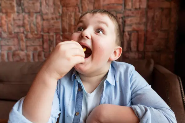 Ilustrasi Obesitas pada Anak: Penyebab, Dampak Kesehatan, dan Cara Penanganannya (Sumber: Freepik/@freepik)