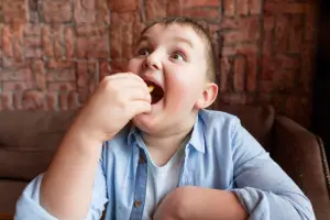 Ilustrasi Obesitas pada Anak: Penyebab, Dampak Kesehatan, dan Cara Penanganannya (Sumber: Freepik/@freepik)