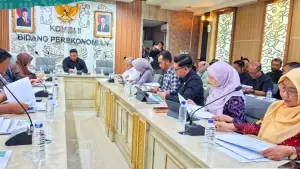 Suasana rapat kerja di Komisi II DPRD Jabar yang dihadiri Distanhorti. (Sumber Foto: IG Distanhorti Jabar)