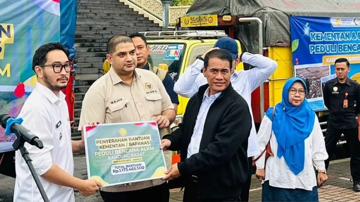 Mentan Serahkan Bantuan Bagi Korban Longsor Cisarua KBB, Distanhorti Jabar Turut Dampingi