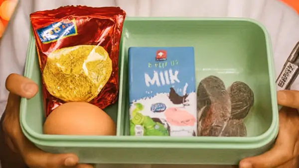 Ilustrasi AI: Menu kurma dan keringan untuk menu MBG Ramadan 2026 (Sumber: copilot)