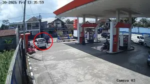 Tangkapan layar dugaan aksi perampokan di SPBU Cimuncang, Sukaraja, Kabupaten Sukabumi. Jumat (30/1/2026). (Sumber: Istimewa)