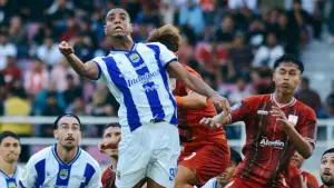 Aksi Uilliam Barros dan Andrew Jung di laga menghadapi Persis Solo (Sumber: Instagram/@persib)