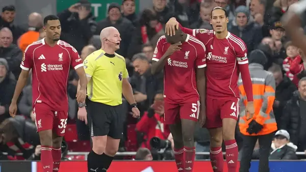 Ibrahima Konate, bek Liverpool, menitikan air mata setelah mencetak gol ke gawang Newcastle United (Sumber: web/dailymail.co.uk)