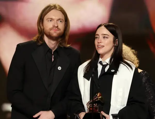 Billie Eilish Menang Grammy Awards 2026, Suarakan Isu ICE di Atas Panggung (Sumber : Instagram/@billieeilish)