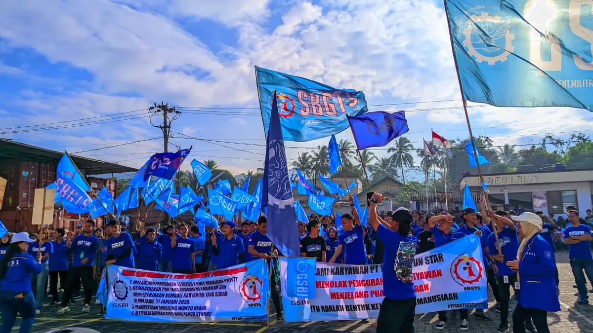 Mogok Kerja Hari Kedua di PT YHS: Buruh Sukabumi Tolak PHK Jelang Ramadan