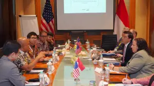 PT Azaki Food Internasional saat bertemu Wamen Perdagangan dan Urusan Pertanian Luar Negeri Amerika Serikat, Luke J. Lindberg, dalam sebuah pertemuan strategis yang berlangsung di Hotel Grand Hyatt Jakarta | Foto : Istimewa