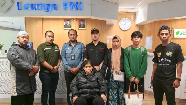 Kuasa hukum Lanti, Rangga Suria Danuningrat saat mendampingi keluarga menjemput lanti di Bandara Soekarno-Hatta | Foto : Istimewa