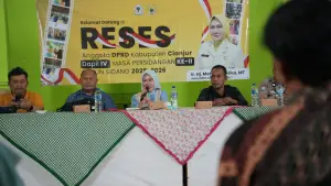 Kegiatan reses Ketua DPRD Cianjur, Metty Triantika di Desa Cikidang. (Sumber: Istimewa)