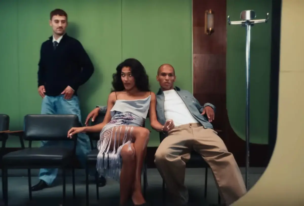 Lirik Lagu Man I Need Olivia Dean, Menang Best New Artist di Grammy Awards 2026