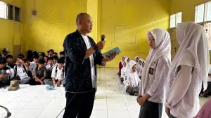 Disdagin menggelar Sosialisasi Gerakan Nasional Bangga Buatan Indonesia (Gernas BBI) di SMK Yashika Sukabumi (Sumber: dok Disdagin)
