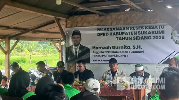 Anggota DPRD Kabupaten Sukabumi, Hamzah Gurnita, Saat Reses I di Kampung Cibungur, Desa Warungkiara, Kecamatan Warungkiara, Kamis (5/2/2026). (Sumber : SU/Ilyas).