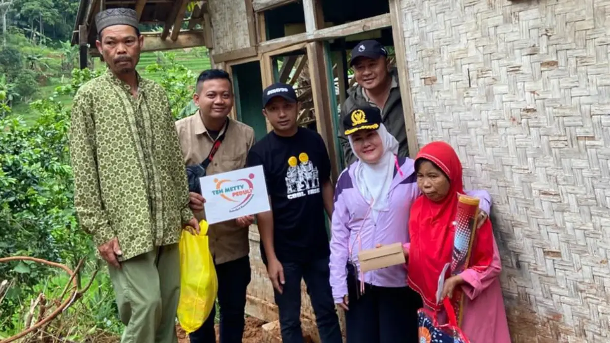 Ketua DPRD Cianjur Metty Triantika Kunjungi Warga Terdampak Longsor Campakawarna
