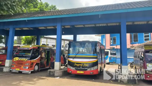 Suasana di terminal Sagaranten Sukabumi Jawa Barat (Sumber: sukabumiupdate)