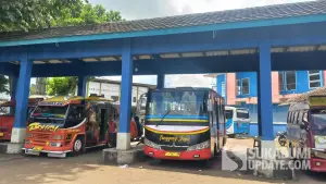 Suasana di terminal Sagaranten Sukabumi Jawa Barat (Sumber: sukabumiupdate)
