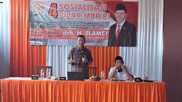 Anggota MPR RI drh Slamet, saat melaksanakan Sosialisasi Empat Pilar Kebangsaan di Desa Bojongsawah, Kecamatan Kebonpedes, Kabupaten Sukabumi, Rabu, 4 Februari 2026. (Sumber Foto: Istimewa)