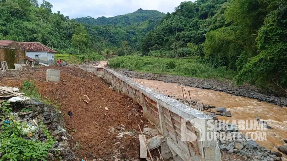 Tembok Beton di Sungai Ciseureuh Simpenan Disorot, Warga Ungkap Fakta Sebenarnya