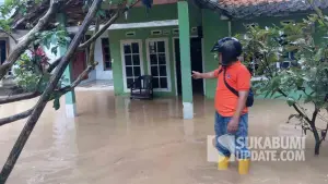 Kondisi banjir luapan Sungai Pamuruyan yang merendam rumah warga di Cibadak Sukabumi, Sabtu (7/2/2026). (Sumber Foto: P2BK Cibadak)