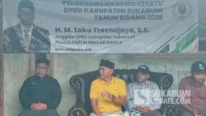 Anggota DPRD Kabupaten Sukabumi dari Fraksi Partai Golkar, H. M. Loka Tresnajaya, saat kegiatan reses di Kampung Manggis Hilir, Desa Benda, Kecamatan Cicurug, Kabupaten Sukabumi. (Sumber : SU/Ibnu Sanubari)