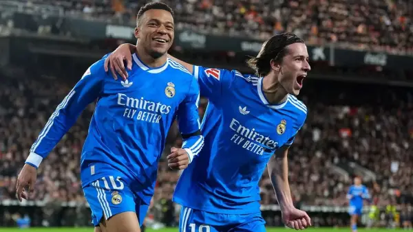 Selebrasi Mbappe dan Carreras di penhujung laga sekaligus berikan kemenangan untuk Real Madrid (Sumber: web/realmadrid.com)