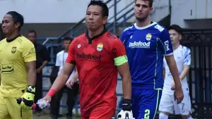ersib Bandung resmi memasukkan nama asisten pelatih kiper, I Made Wirawan, sebagai penjaga gawang aktif untuk paruh kedua Super League 2025/26. (Sumber: Instagram/@made_wirawan)