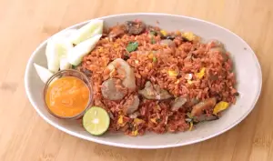 Resep Nasi Goreng Merah Khas Makassar, Menu Unik dan Praktis untuk Sarapan (Sumber : Youtube | Devina Hermawan)