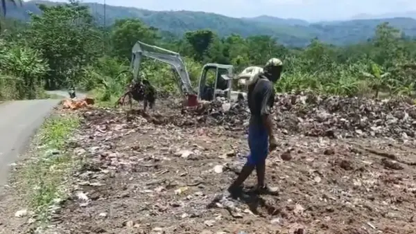 Pengerjaan cut and fill untuk lahan relokai penyintas bencana pergerakan tanah gempol di Desa Cikadu, Kecamatan Palabuhanratu, Kabupaten Sukabumi. Selasa (10/2/2026). (Sumber: Istimewa)