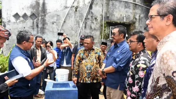 Bupati Sukabumi, Asep Japar dalam peresmian Reaktor Biogas dan Solar Dryer House. Kamis (12/2/2026). (Sumber: Dokpim)
