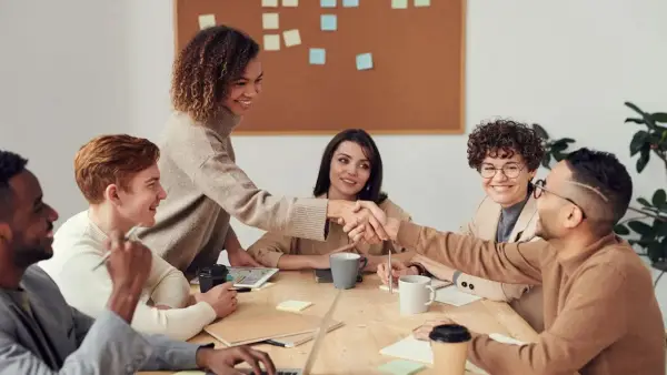 Ilustrasi Generasi Z dan milenial memilih keseimbangan hidup dibanding karir | Foto : Pexel