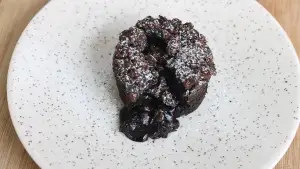 Resep Crunchy Chocolate Lava Cake, Ide Manis Untuk Pasangan di Hari Valentine (Sumber : Youtube | Devina Hermawan)