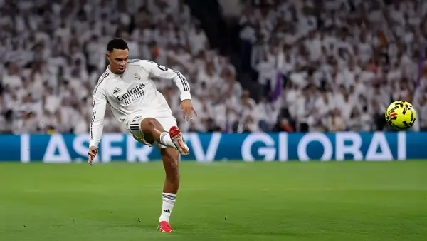 Aksi Trent Alexander Arnold di laga menghadapi Real Sociedad (Sumber: web/realmadrid.com)