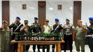 Tim gabungan razia miras jelang ramadan 2026 di Palabuhanratu (Sumber: dok satpol pp)
