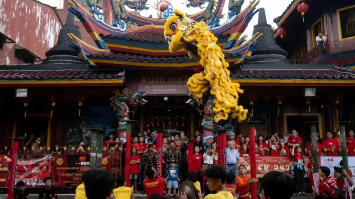 Barongsai hingga Penyalaan Lilin, Ini Rangkaian Imlek di Vihara Widhi Sakti