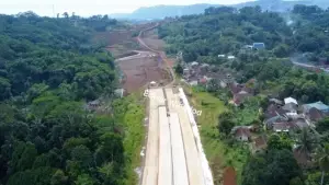 Proyek Tol bocimi seksi 3 menuju bukit jelegong Nagrak (Sumber: kanal youtube edwar widodo)
