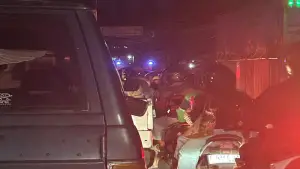 Macet di ruas jalan nasional Cikukul - Cibadak, Sukabumi pada Senin (26/2/2026) pukul 21.15 WIB | Foto : Dok. warga