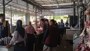 pemantauan rumah potong Cikal Farm di Desa Citanglar Kecamatan Surade oleh UPTD Peternakan Wilayah Jampangkulon. Selasa (17/2/2026). (Sumber: Istimewa)