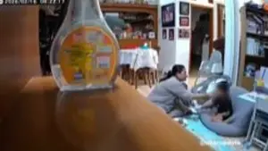 Tangkapan layar video cctv dugaan penganiayaan anak oleh ART ber-KTP Sukabumi di Bandung. (Sumber: Istimewa)