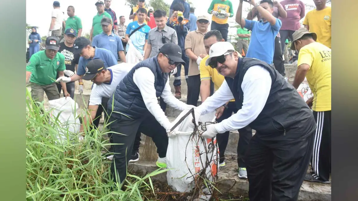 Aksi Bersih Pantai di Palabuhanratu, Bupati Sukabumi Soroti Pentingnya Kebersihan Pesisir