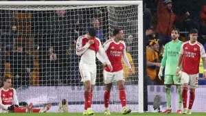 Reaksi kecewa para pemain Arsenal setelah gagal raih kemenangan saat menghadapi Wolverhampton (Sumber: web/espn.com)