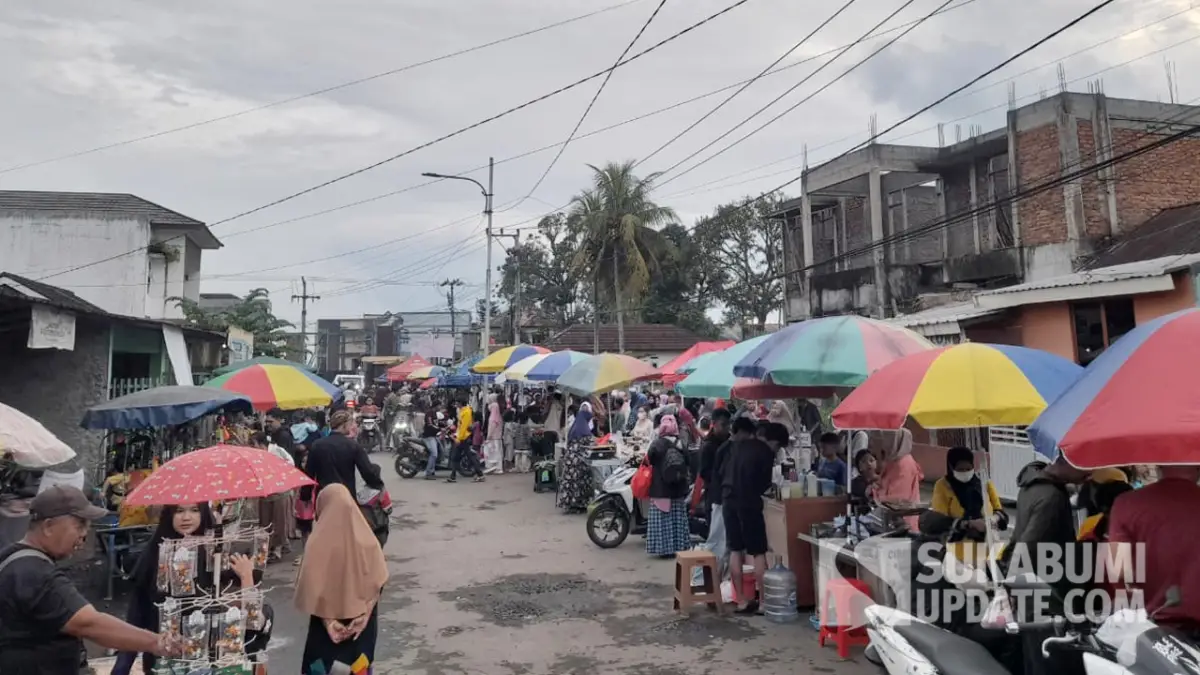 Suasana Berburu Takjil Hari Pertama Puasa di Perum BCA Cidahu Sukabumi