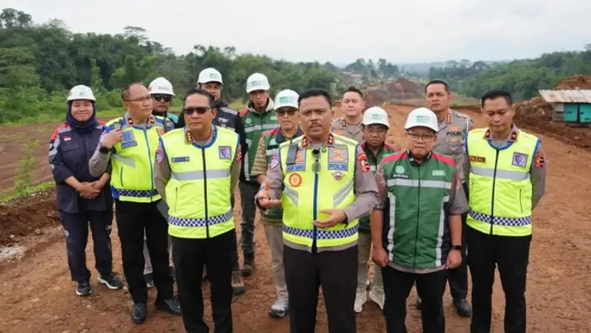 Kakorlantas Polri, Irjen Pol Agus Suryonugroho usai meninjau jalur fungsional Tol Bocimi Seksi 3. | Foto: Dok. Media Polri