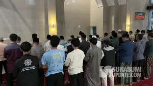 Shalat tarawih perdana Ramadan 1447 Hijriah di Masjid Al-Umm, Selasa (17/2/2026) - Doa Jeda Sahalat Tarawih. (Sumber : SU/Turangga Anom).