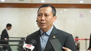Anggota Komisi IV DPR RI drh Slamet sebelum mengikuti rapat paripurna di Nusantara II, Kompleks Parlemen, Senayan, Jakarta, Kamis (19/2/2026). | Foto: DPR RI/Riga/Andri