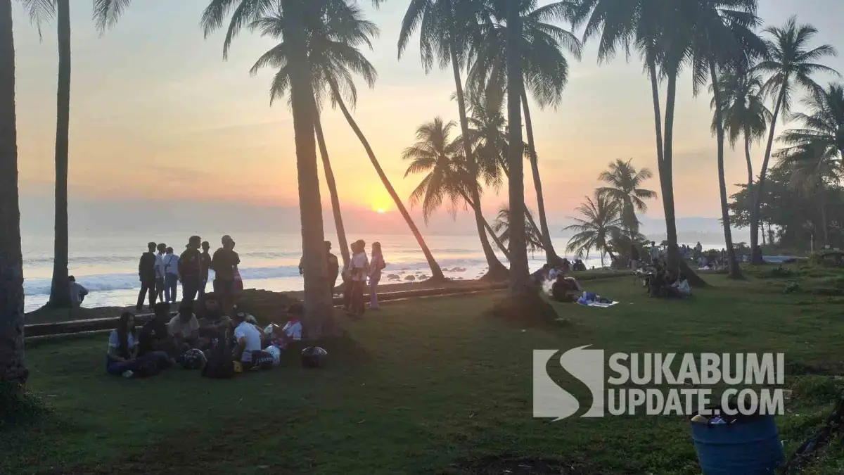 Ngabuburit di Pantai Kumala Cikakak: Sunset Estetik dan Suasana Adem Jadi Favorit Warga